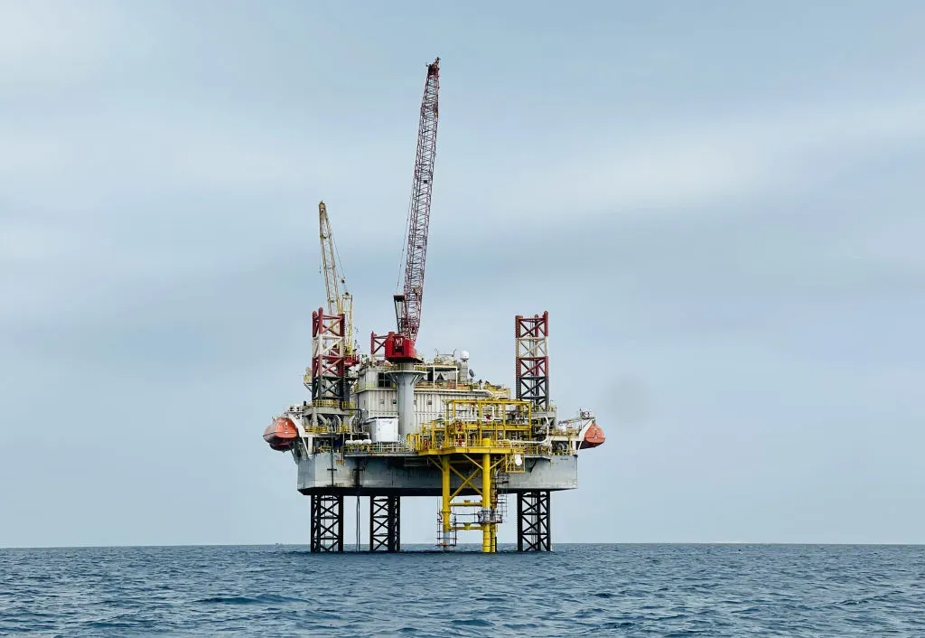 Analysts Favor Exxon Mobil and Chevron Outlook