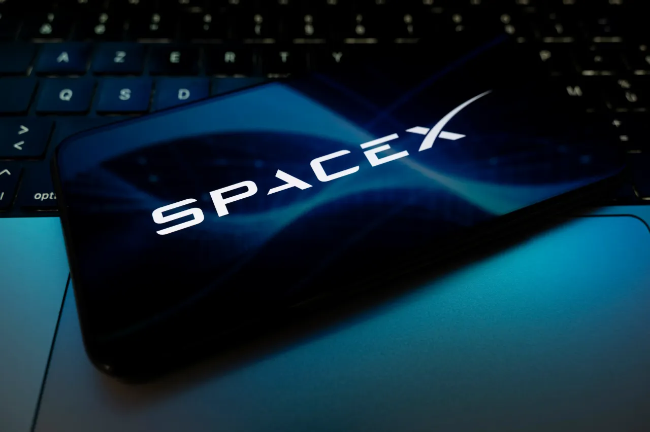 Tesla Investors Warn Against Selling for SpaceX IPO
